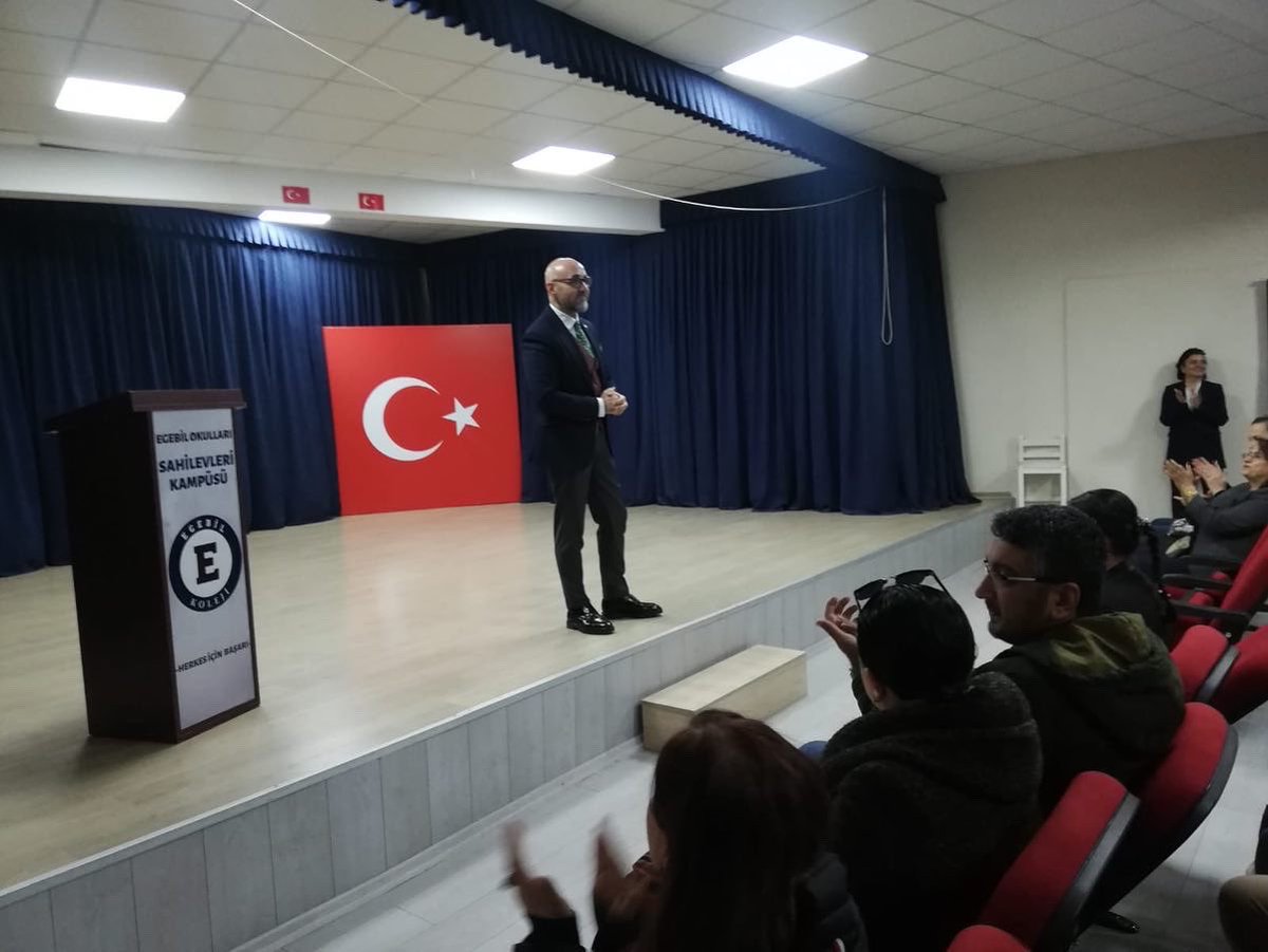 faruk__tatar's tweet photo. Bugün pazar, günlerden ise EGEBİL Sahilevleri misafiri idik. Muhteşem veliler , öğretmenler ancak bunu sağlayan dava arkadaşım kurucumuz Meral hanım ve Selçuk bey 🙏 Bu arada futbol sahası görünce de kendimizi kaybettiğimiz doğrudur ☺️ https://t.co/lwvm5QrBq3
