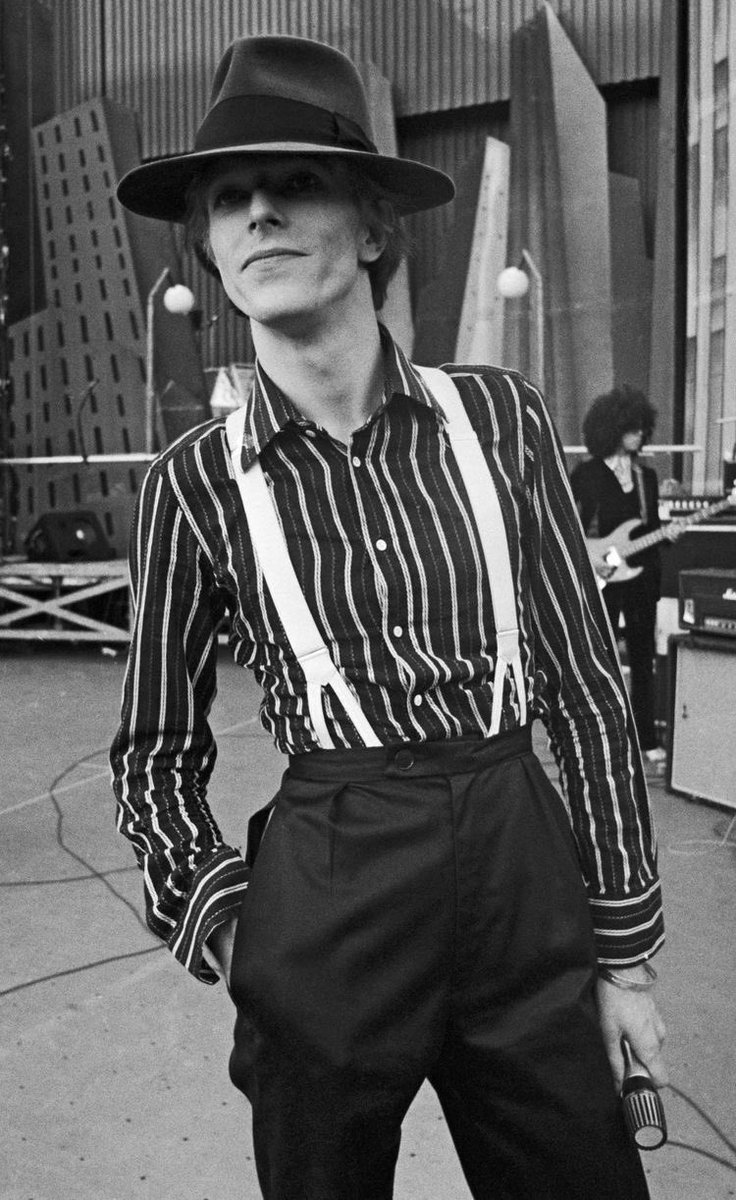 lilaclennon's tweet photo. happy david bowie day to all who celebrate 💛 https://t.co/CVeQa9ZDMs