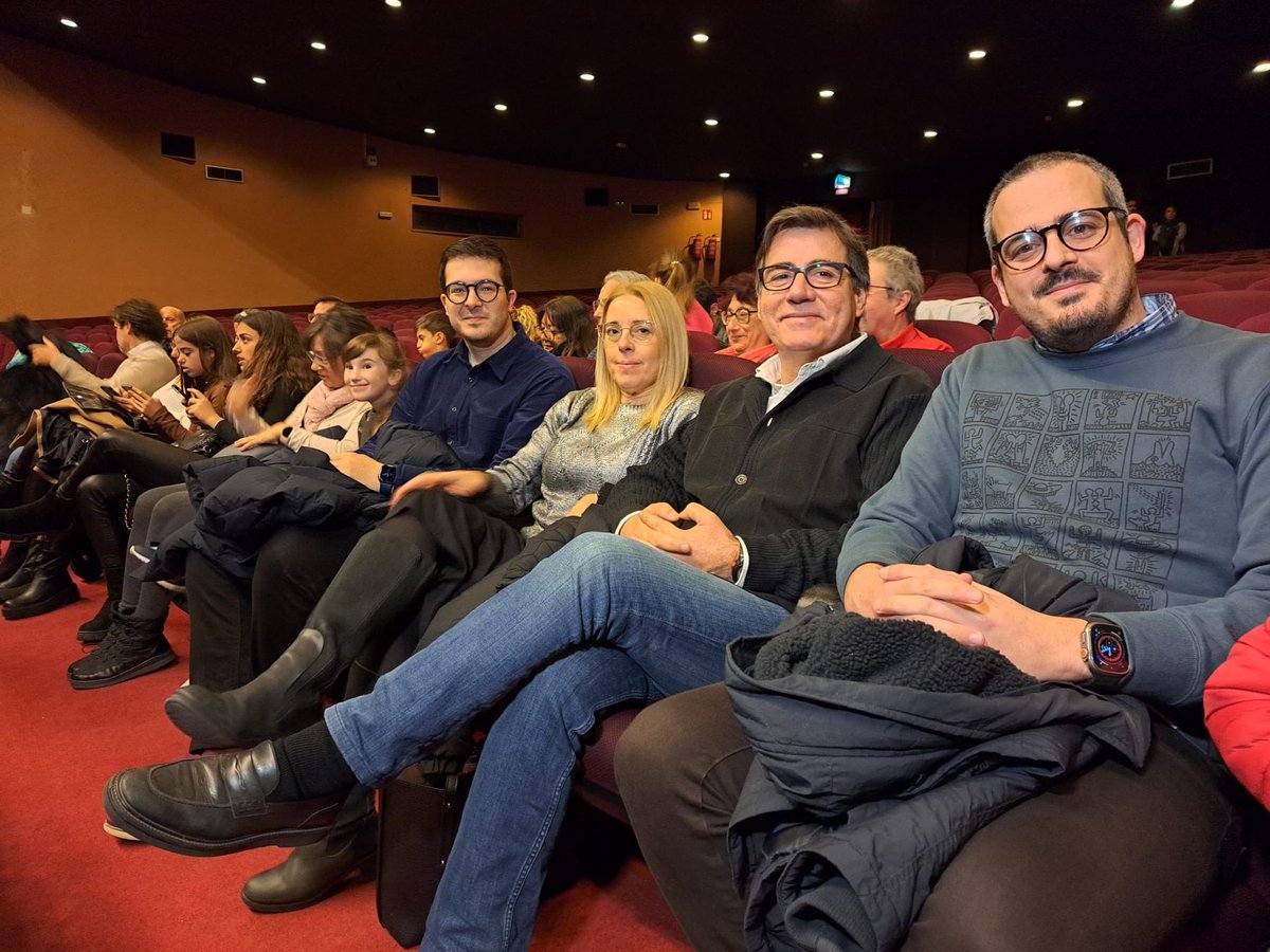 eduardrivas's tweet photo. Avui hem gaudit d’#Aladdin #thepopmusical al @Teatre_LaPassio #Esparreguera amb en @xavifono, l’alcalde de #Martorell en un intercanvi de programació de #Nadal i #cultura entre els dos ajuntaments. 

Dies enrere, vaig poder gaudir de l’espectacle del Mag Dídak, va ser fantàstic! https://t.co/6oytzDWPZ9