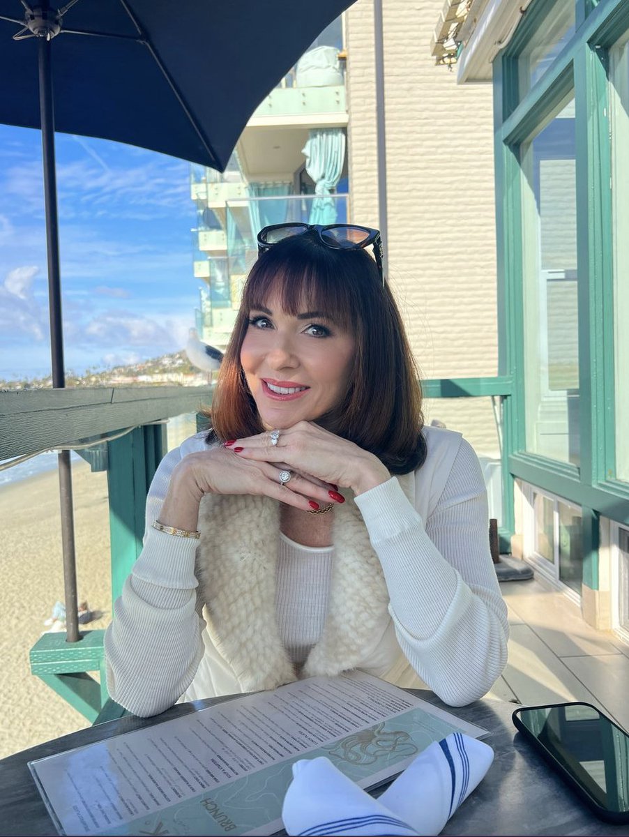 January is National Thyroid Awareness month, and this is my reminder to you. Please go get checked–even if you don’t have any symptoms.  

#hypothyroidism #fcancer #nationalthyroidawarenessmonth