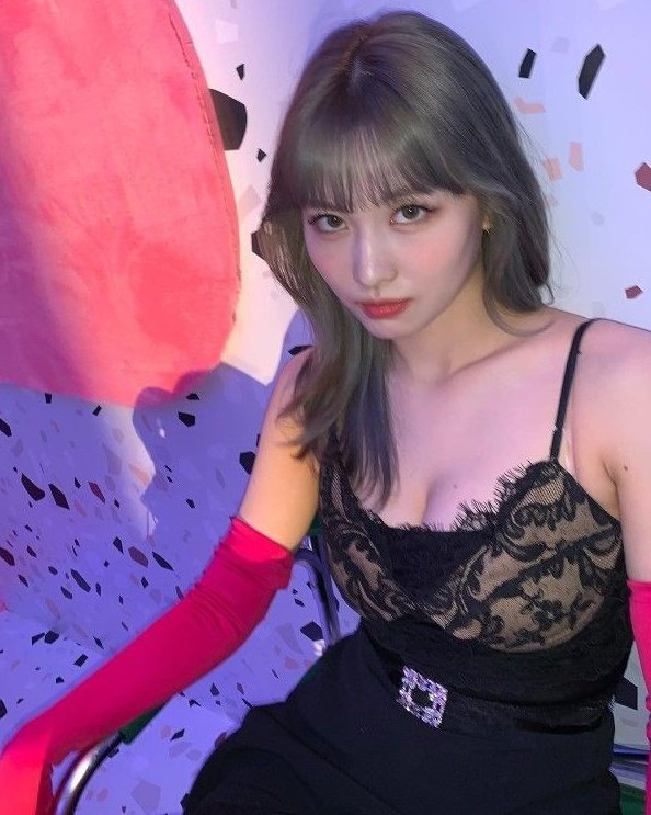 momosfeed's tweet photo. im never getting over her https://t.co/fqSUlVEpdW