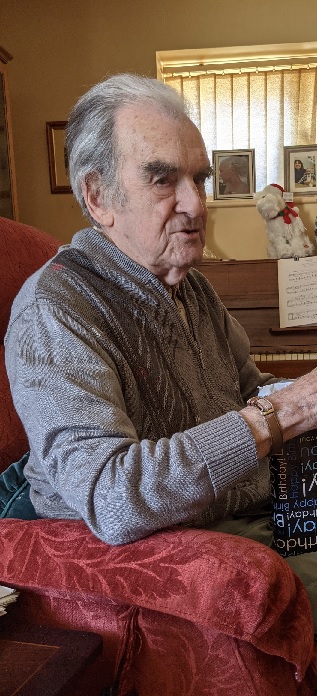 ThamesVP's tweet photo. Sidney's family have provided the attached three further photographs.
Please continue to share our appeal to help locate him.

Thank you. https://t.co/n88pkZ3cEV