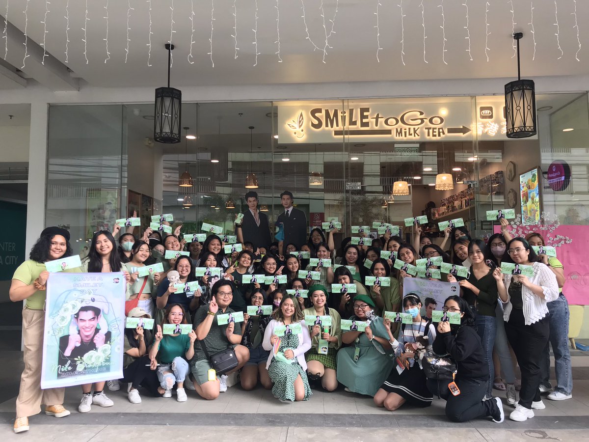 MileApoFamPh524's tweet photo. 💫𝐻𝒶𝓋𝑒 𝒶 𝓈𝑀𝐼𝐿𝐸𝓎 𝒟𝒶𝓎 💫 

Thank you so much to everyone who joined to our Cansleeve Event for Mile Phakphum’s Post Birthday Celebration 💚

To our P’Mile @milephakphum Happy Birthday! This is all for you— LOVE FROM PHILIPPINES 🇵🇭

#HaveAsMileyDay
#MilePhakphum https://t.co/ye7ymgKonq