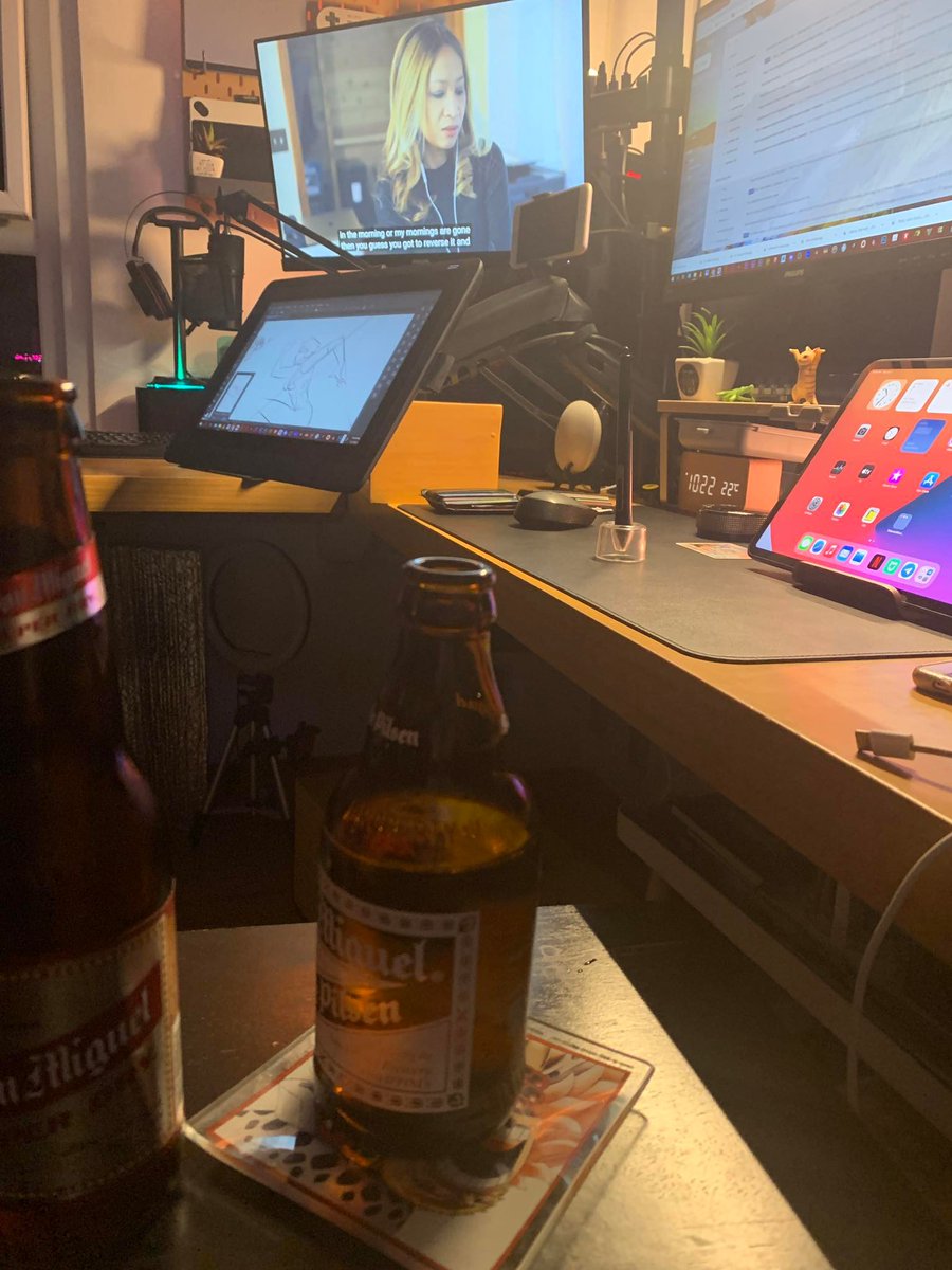 JPdelaRama's tweet image. San Miguel deadline nights #workarea #deadline #comics #sanmiguelbeer #workstation #hustle #crunchtime