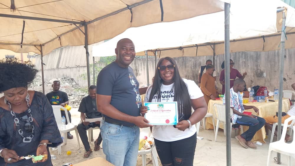 OBUESI's tweet photo. I took out time midweek to welcome back @SWEEPFoundation volunteers from the holidays. I also used the opportunity of the get-together to appreciate and recognise their support. The event held at our new #PlasticCity Hub. We look forward to a great 2023
@WasteCoop @LagosWaste https://t.co/SWUVXDwjaY