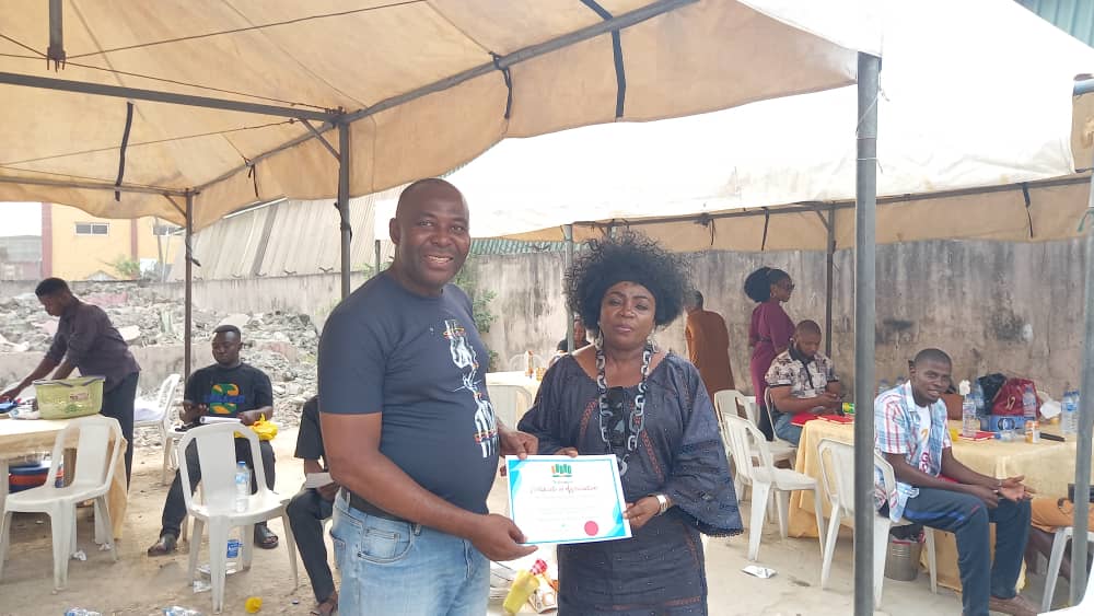 OBUESI's tweet photo. I took out time midweek to welcome back @SWEEPFoundation volunteers from the holidays. I also used the opportunity of the get-together to appreciate and recognise their support. The event held at our new #PlasticCity Hub. We look forward to a great 2023
@WasteCoop @LagosWaste https://t.co/SWUVXDwjaY