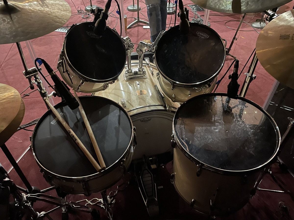 JessicaCabeen's tweet photo. I saw the light, I saw the light. No more darkness, No more night. Now Iβm so happy No more sorrow in sight. Praise the Lord I saw the light. #sundaydrummer #principalinbalance #davidcrowder https://t.co/znvmKY2fmS
