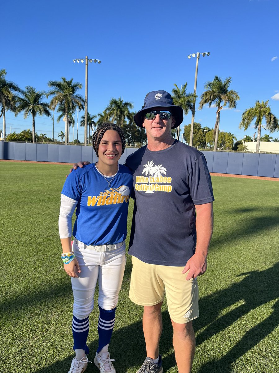 reagantowns18's tweet photo. Beautiful day for some @FIUSoftball!  Thanks for the great reps, instruction and feedback @MikeMeyersFIU #GOPANTHERS 🏝️🐆🥎 @WildfirePaulson https://t.co/vzDye3YwL5