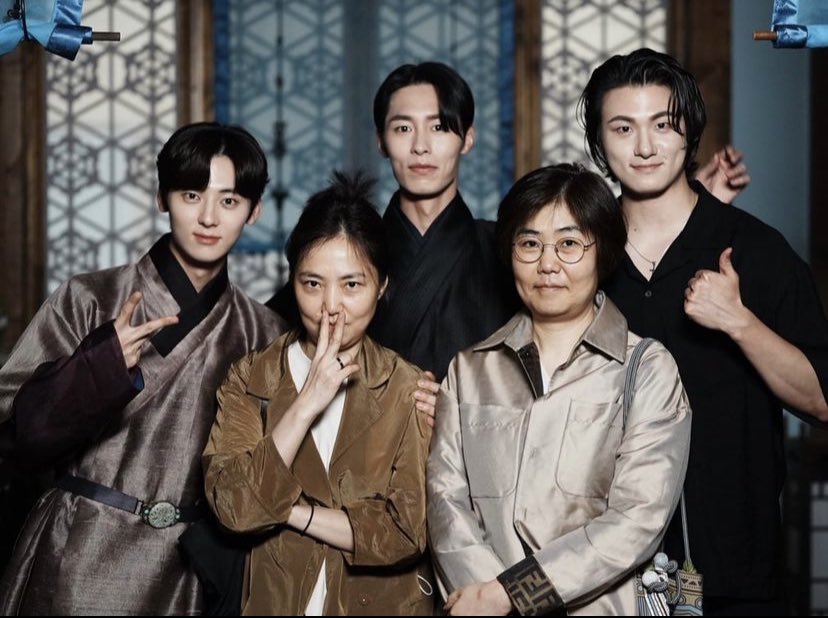 ljwookscintilla's tweet photo. Everyone say thank you &amp; long live the Hong Sisters ♥️🔥 #leejaewook #hwangminhyun #shinseungho #AlchemyOfSouls #AlchemyOfSouls2 https://t.co/dlvXtCrsGs
