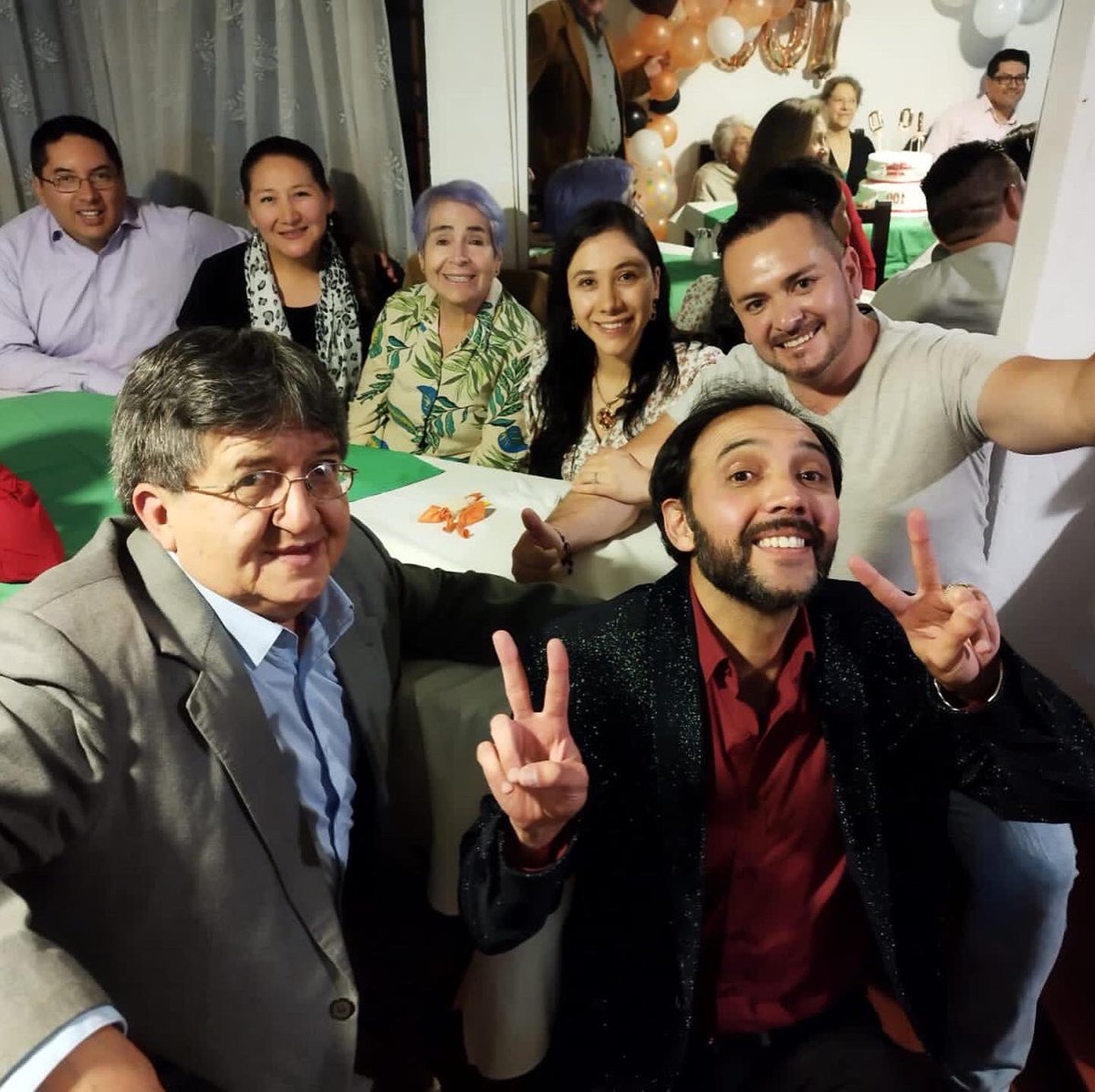 eljackoficial's tweet photo. Tercer show del año. Así celebramos anoche en @dpatosrestaurant con una cena cumpleañera celebrando 100 años de vida con comedia para toda la familia. Gracias por la confianza, otros clientes sexualmente satisfechos.
.
#actor #comedy #eljack #miactorfavorito https://t.co/VXy5DEHqB5