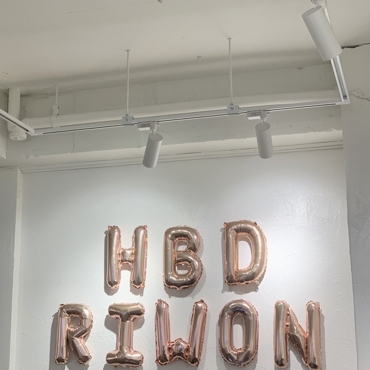 카페 너무 아기자기하고 예뻤어요💗
열어주셔서 너무 감사드려요!

#FOREVER_WITH_RIWON
#리원아_우리_평생