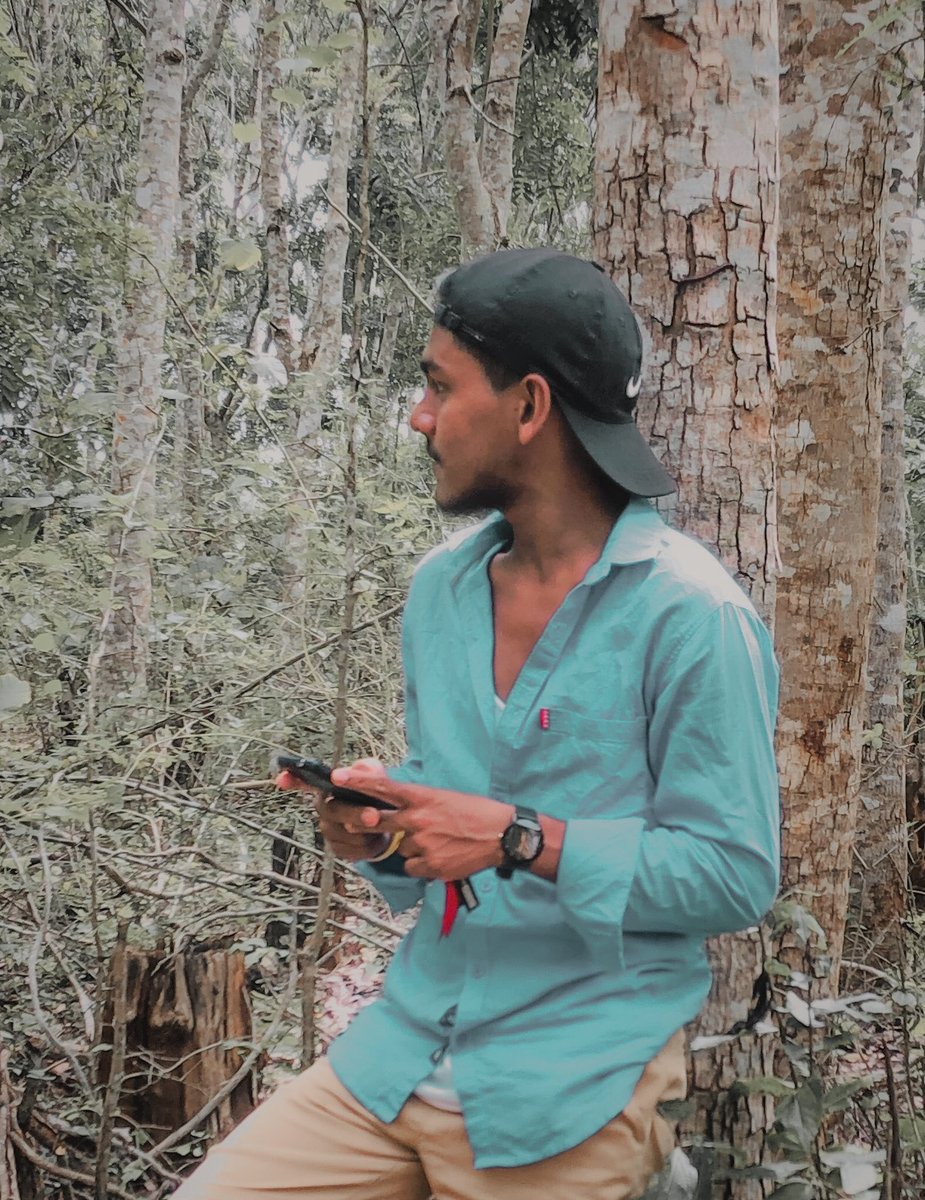 සමහර දේවල් වලින් මිනිස්සුන්ට 
මිනිස්සුන්ව මග හැරුනට
සමහර දේවල් වලට ඒ මිනිස්සු තාම ආදරේ කරනවා..

ඉතින් මග හැරුන තැන් වලත් ආදරේ තියෙනවා
මිනිස්සු තාමත් ආදරේ කරනවා
ඒ හැගීම් වලින්ම ඒ මිනිස්සු සැනසෙනවා..

ඔව් හුගක් මිනිස්සු නැහැ කිය කිය තාමත් ආදරේ කරනවා...✨🖤