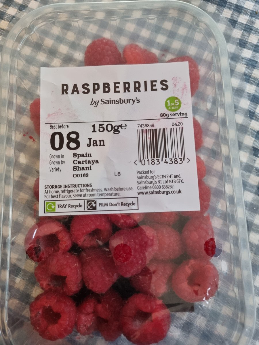 JulietRobsonArt's tweet photo. @sainsburys disgusting slimy and rotten online delivery yesterday. Fed up with being used by Sainsburys to get rid of close to or on the day of 'use by' produce. Can't go to store myself because of disability and am loyal online customer! https://t.co/oCyU2z54ns
