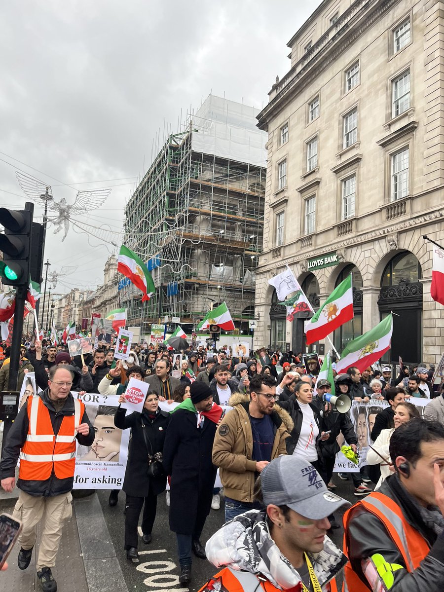 1000’s of Iranians march along Piccadilly in London protesting against the government’s fierce crackdown on protesters &amp; while also commemorating the downing of flight PS752. The rain shower hasn’t damped spirts.
