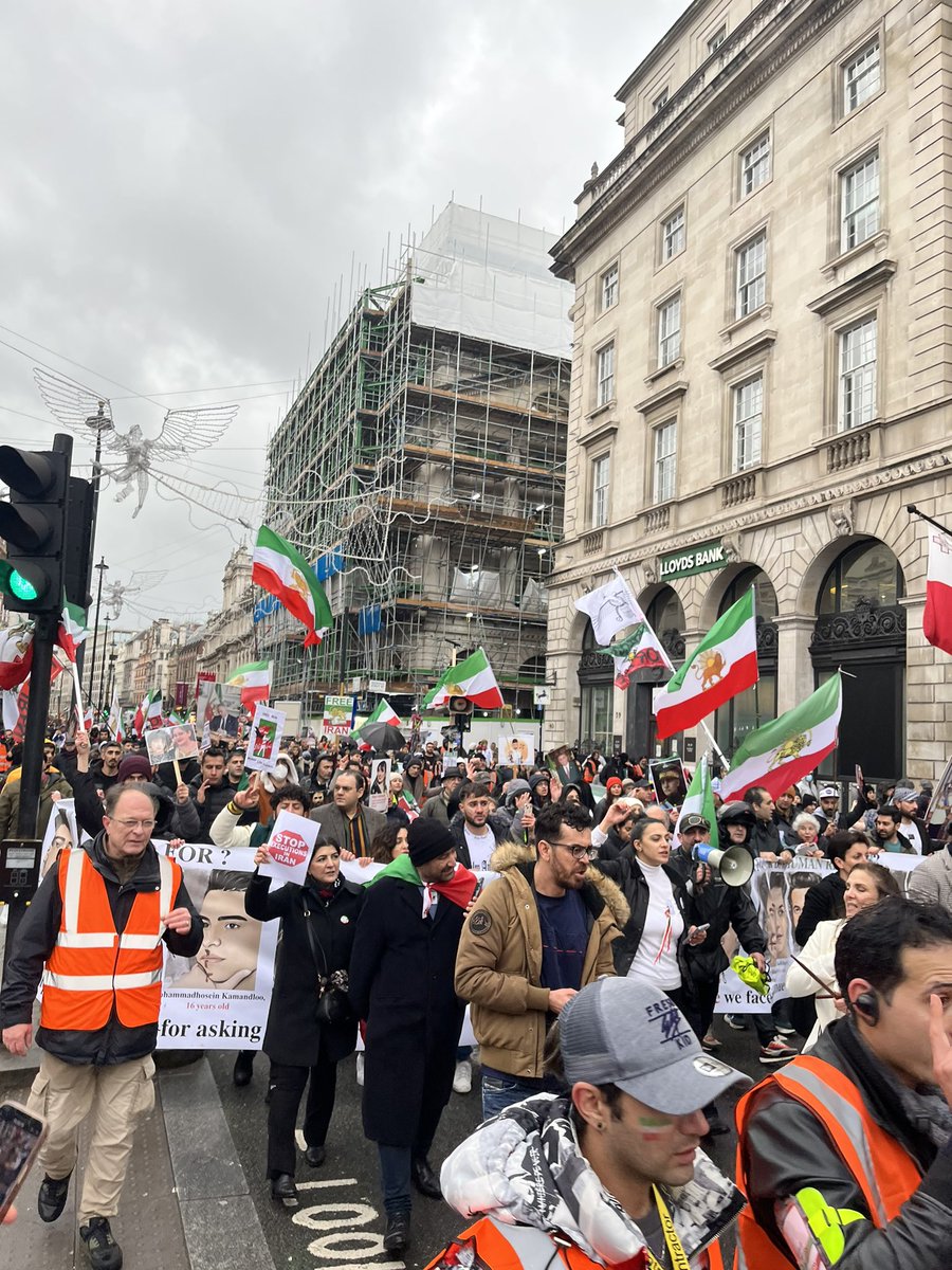 1000’s of Iranians march along Piccadilly in London protesting against the government’s fierce crackdown on protesters & while also commemorating the downing of flight PS752. The rain shower hasn’t damped spirts.