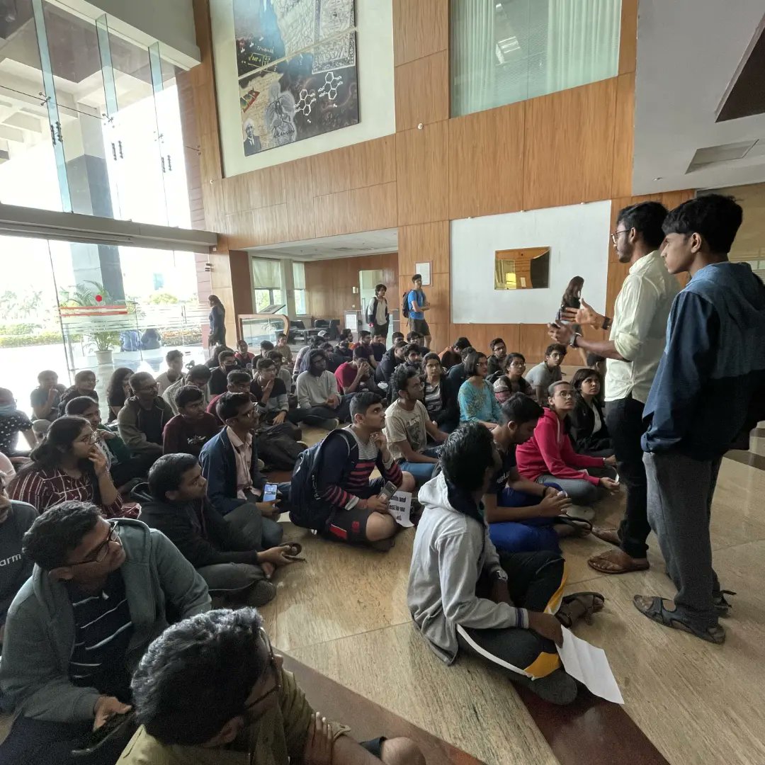 KalpaIISERPune's tweet photo. At 4 PM on January 2, 2023, a group of IISER Pune students gathered in front of the Main Academic Building to peacefully protest against the current grading policy. https://t.co/gS6jcJzE5G