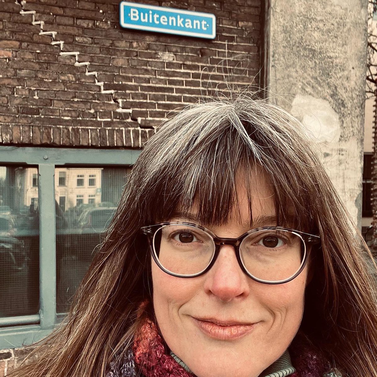 same_geek's tweet photo. Hoe de buitenkant
Je blik ook kleurt
Het is van binnen
Waar βt echt gebeurt
#straatnaampoΓ«zie #zwolle #buitenkant #binnenkant #straatnaambord #spelenmettaal #innerlijk #uiterlijk #schijnbedriegt #schrijven #quote #bewustzijn #inzicht https://t.co/Jutb87p2L1