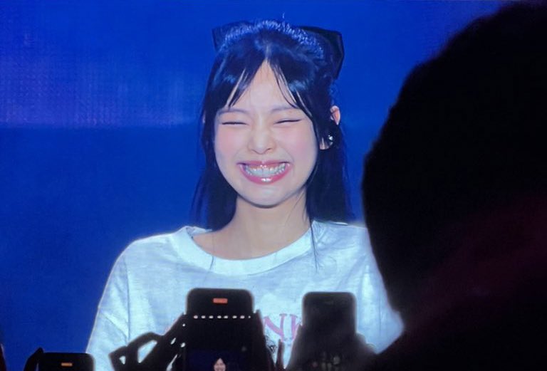 เจนนี่กับรอยยิ้มนี้จะร้องน้องโคตรน่ารักเลย ใจเหลวเป๋วไปหมดที่ลงไปกองอยู่ตรงนั้นคือหัวใจเราเอง 🥺😭🫶🏻

#พวกเรารักเจนนี่เสมอ
#BORNPINKinBANGKOK