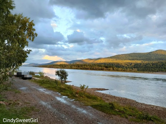 Today I was just flipping through my album. How I long for summer again. Oh, those colors of nature.<a href="/tag/onmfc"class="tags"><span>#onmfc</span></a>