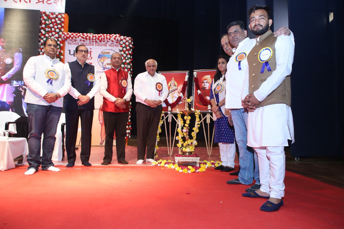 ABVPVoice's tweet photo. #54thABVPGujConf गुजरात के मा. मुख्यमंत्री श्री @Bhupendrapbjp, एसवीएनआईटी के निदेशक प्रो. अनुपम शुक्ला, अभाविप के राष्ट्रीय सह-संगठन मंत्री श्री @PrafullaAkant, रा.का.प. के विशेष आमंत्रित सदस्य @DrCNPatel एवं राष्ट्रीय मंत्री @virendraS03 की उपस्थिति में भावनगर में संपन्न हुआ। https://t.co/y0SvpuEgu6