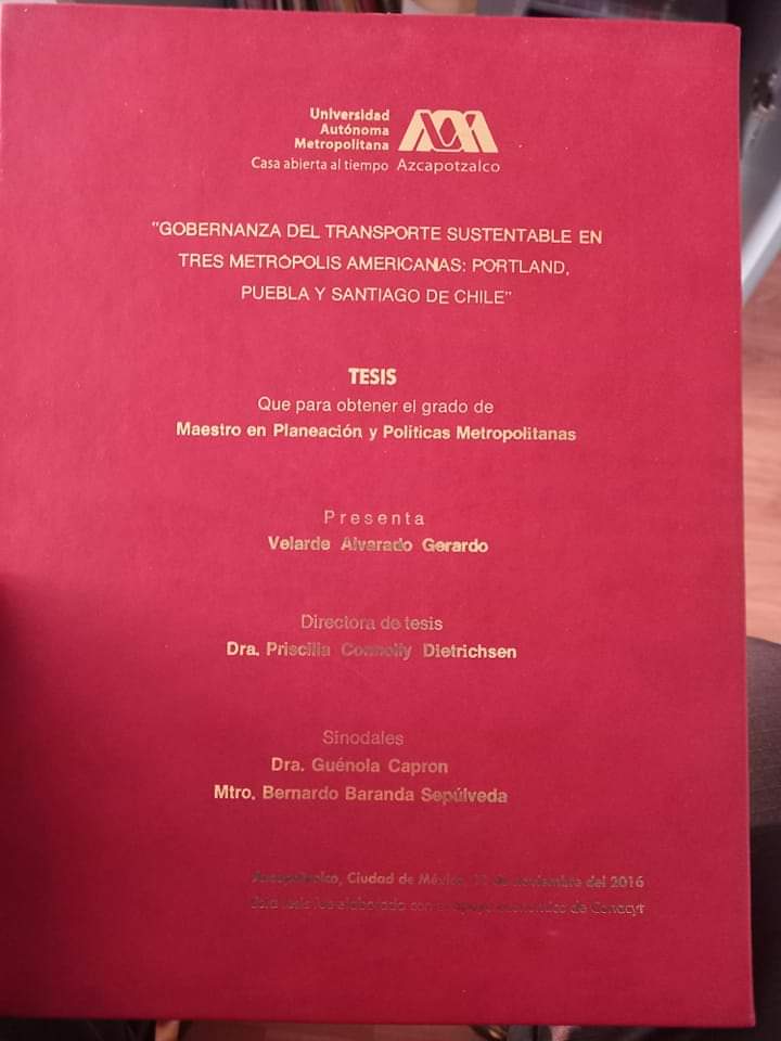 Politica_Basica's tweet photo. Hace algunos ayeres escribí una tesis. (Una original, no de esas que plagian los Ministros). 

El tema era la gobernanza del transporte público. O sea, "cómo y por qué" se toman las decisiones que se toman. 

¿Quieren saber que concluí?

1/4 https://t.co/YcUuaFeWcm