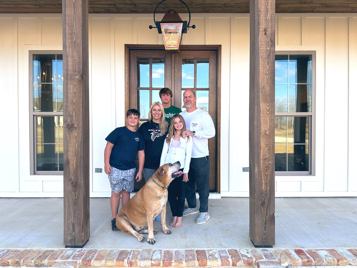MelissaGBryant's tweet photo. @jacksonprep here we come! Incredibly fast move! GOD was working this at every angle! Excited for the opportunities and memories ahead. #mississippian #jacksonprep 🏈⚾️@Matt_Bryant3 @Tre_Bryant3 https://t.co/f6XxWM2Fsp