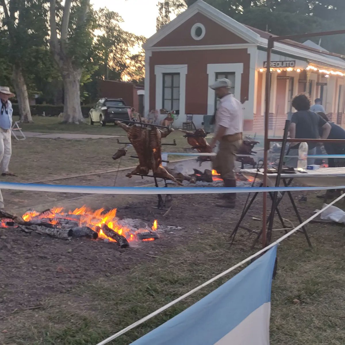 KovacevichOk's tweet photo. ☝️Participamos de la "Fiesta del grito federal" en #Arequito.

Celebración que pone en valor el espíritu federal de la provincia de #SantaFe y la identidad cultural de nuestra gente, generando un atractivo turístico que fortalece la cadena de valor productiva regional. https://t.co/X5DhfQSU3C