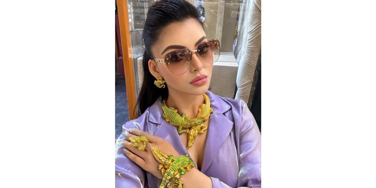 PreciousAyeza's tweet photo. Urvashi didi wearing my rishtedar in her hand and neck😂
#UrvashiRautela https://t.co/mwTslPg2J6