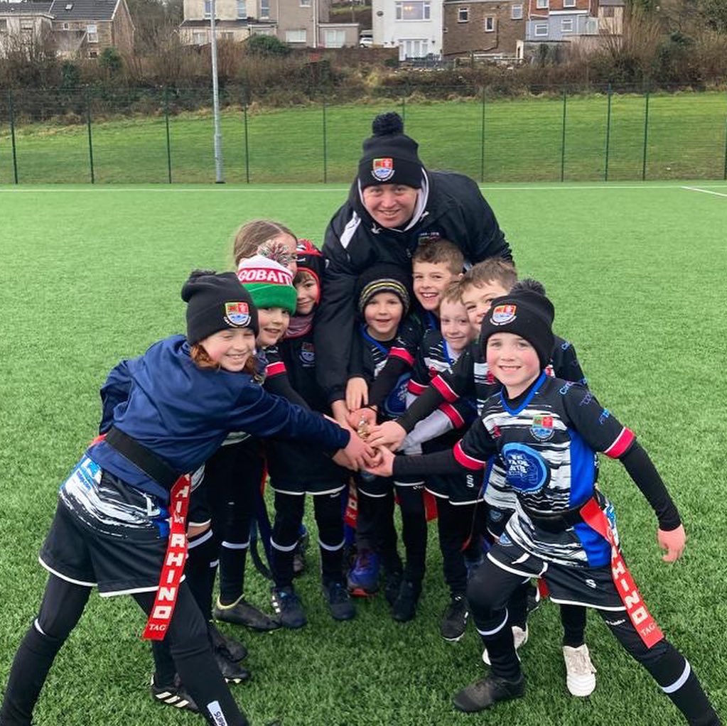 A fantastic return to rugby after the Christmas break, for our u7/8s. The mixed team enjoyed their first game back, playing Pontyberem away. Da iawn pawb 👏🏼 
#teulunant