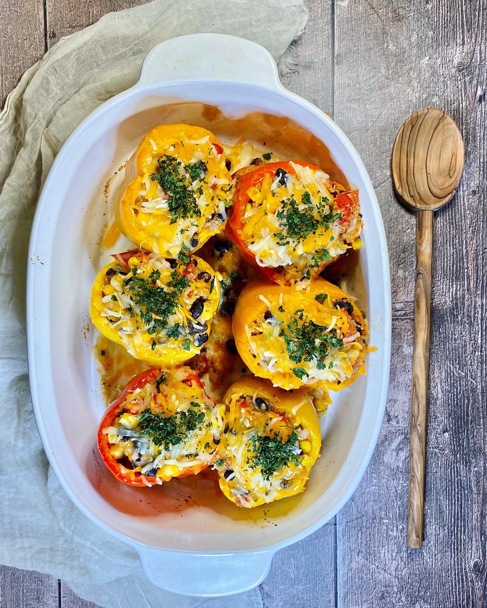 KarensKindred1's tweet photo. If you’re looking for a colorful & flavorful side dish to add to your January #mealplanning, look no further. I wrote & photographed an article about the health benefits of #bellpeppers, & developed a #recipe using these gorgeous vessels in @ediblestories for #EdibleCapeCod. 🫑 https://t.co/PBKKNVrmlr