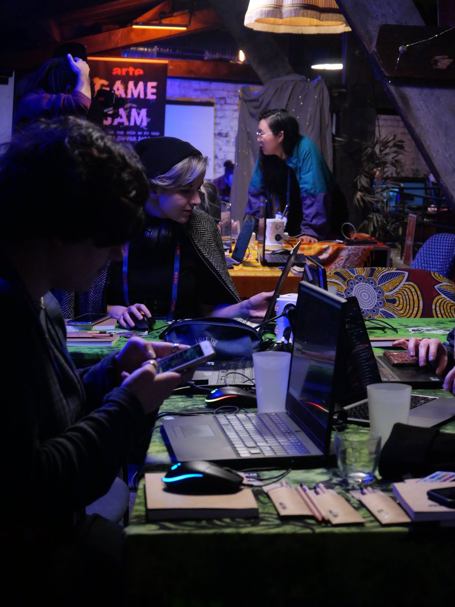 ARTEinteractive's tweet photo. ⚠️  « Lâchez les claviers ! » 

C’est le moment pour les équipes de la #ARTEGameJam de dévoiler leur fantaisie finale. 

🎮Rendez-vous ci pour le test des jeux par l’équipe #JourDePlay puis un concert exceptionnel de @2080music sur Twitch 👉 https://t.co/rhVNKGahKa https://t.co/0Sbr3oq6M6