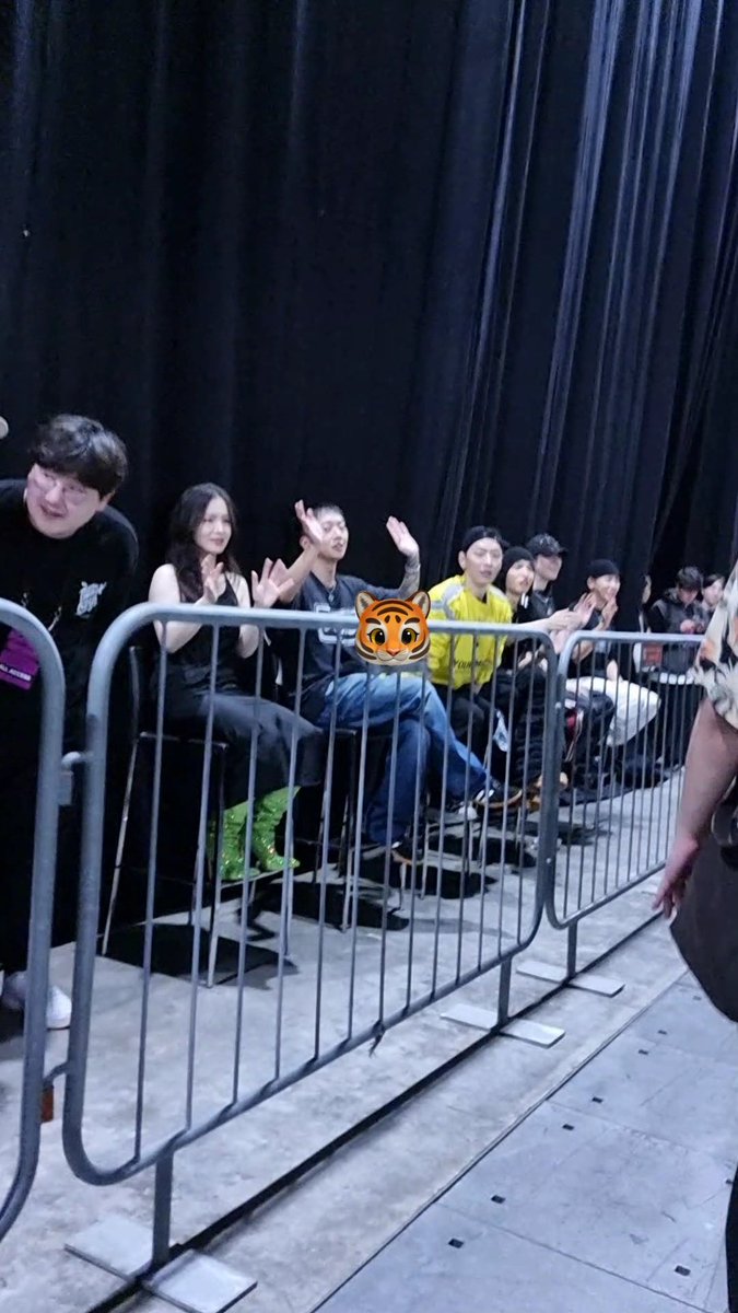 seondowoo's tweet photo. 오늘 수고했어요 다들 🔥 #FTMWORLDTOUR2023inSG https://t.co/wwmZkdBBPT