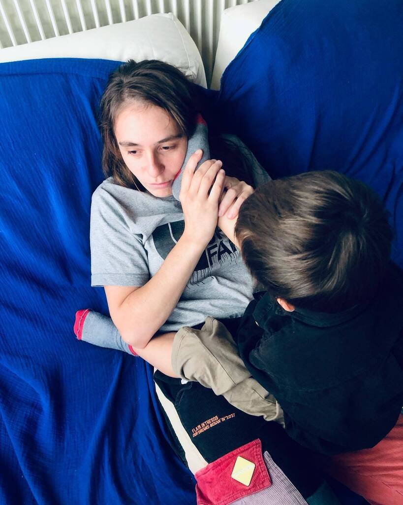 Allô 2023, j’écoute ?

Pour célébrer cette nouvelle année j’avais envie de mettre à l’honneur mes sistas <a href="/constance/">Constance</a>.douwes &amp; @justine_douwes et mes neveux Jacques &amp; Olga.

Famille ou non, je vous souhaite de tisser des vagues de bracelets d’amour autour … instagr.am/p/CnKDfx-tix-/