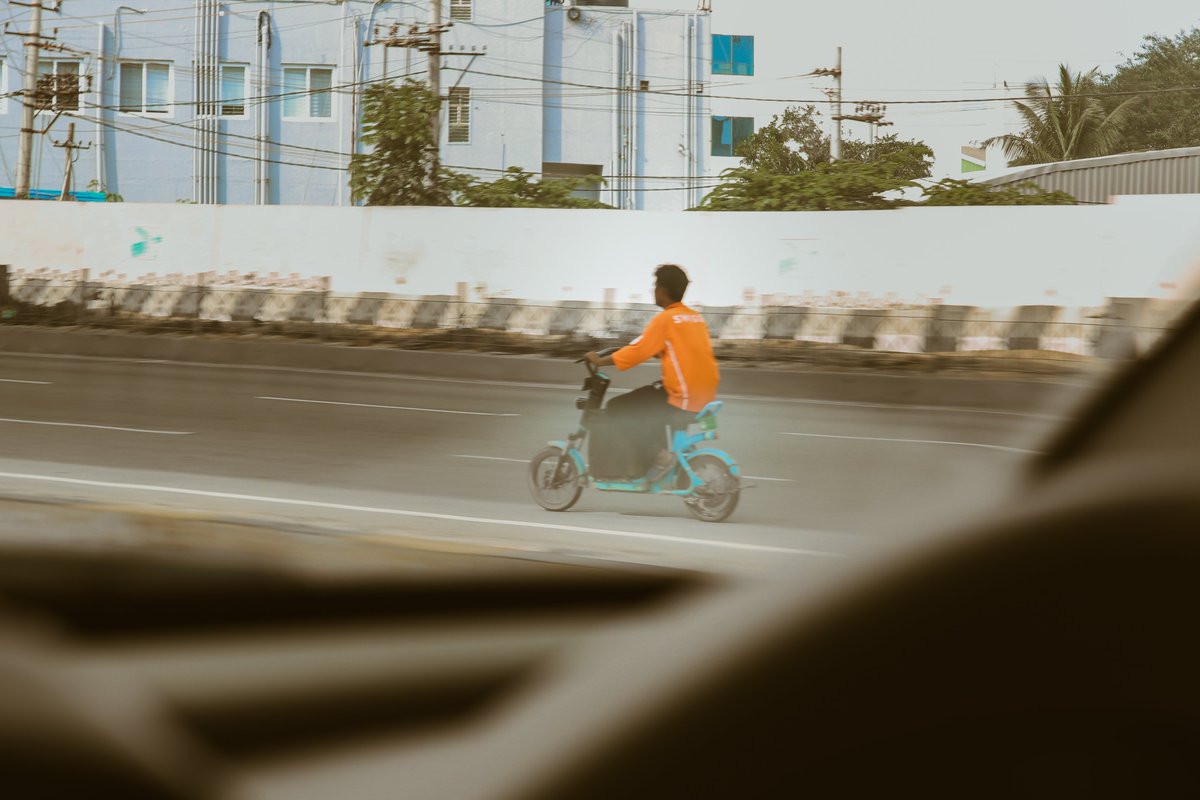 Rush hour hustle. 
The unsung heroes fulfilling our everyday needs. 

Hosur road, Bangalore.

Shot on <a href="/CanonUSAimaging/">Canon USA Corp.</a> 
#Bangalore #Bengaluru #photography