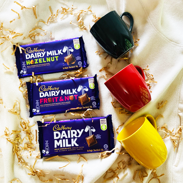 choco_insight's tweet photo. #valentines collection 🌹🌹 #porcelain cup + #chocolate 🎁🎁🎁

https://t.co/IYziX065dn
👉Pre order ur packages !!!
👉from LKR. 2500 onwards....
👉Island wide free 3 day delivery

#valentinesgift #valentines2023 #handcrafts #cadbury #MagicBox #FerreroRocher #giftsfromtheheart https://t.co/9h2iy6TKeb