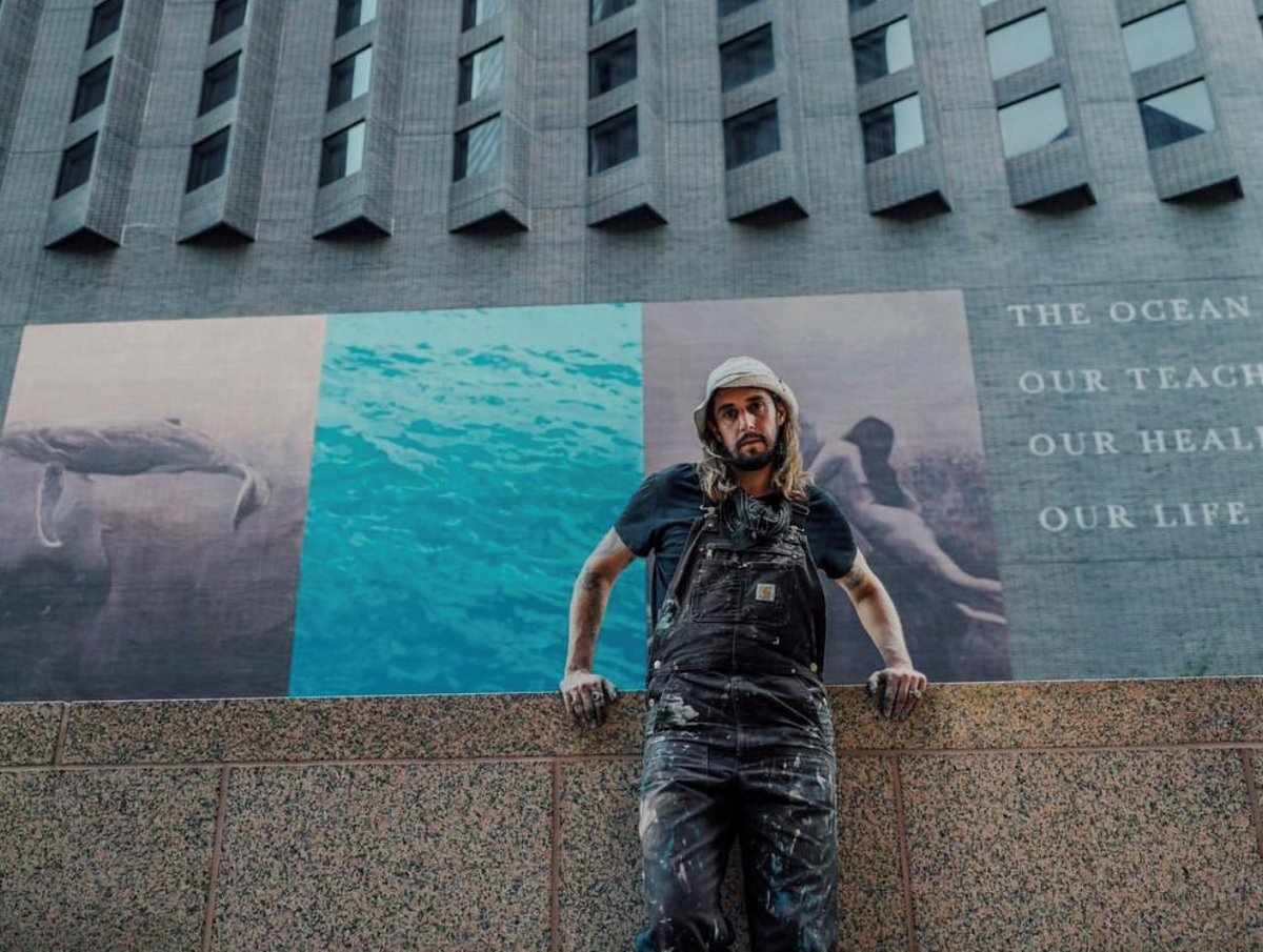 VisitHouston's tweet photo. Have you checked out @DowntownHouston's latest #BiggerArtBiggerChange murals in partnership with Street Art for Mankind? 👀🤩🙌
📍114 Travis | 🖌️@belin.es. 
 📍@HyattRegencyHouston Louisiana St &amp; Dallas St .| 🖌️ @rickyleegordon
📸 @superkant https://t.co/kSlhcinZqi