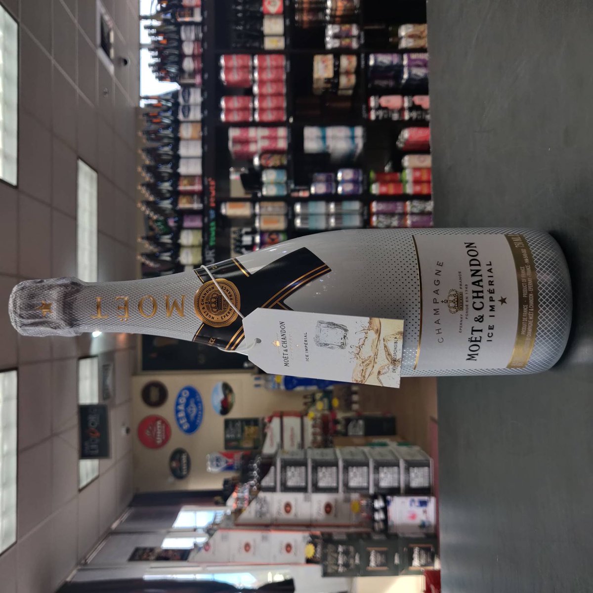 OurLiquorStore's tweet photo. @MoetUSA Ice Impérial is the first and only #champagne especially created to be enjoyed over ice. A bit on the sweeter side, this #wine has aromas of strawberry, peach, and apricot, with flavors of citrus, honey, and tropical fruit. Cheers! #ourliquorstore #vino #moetchandon https://t.co/fpaBZH005a