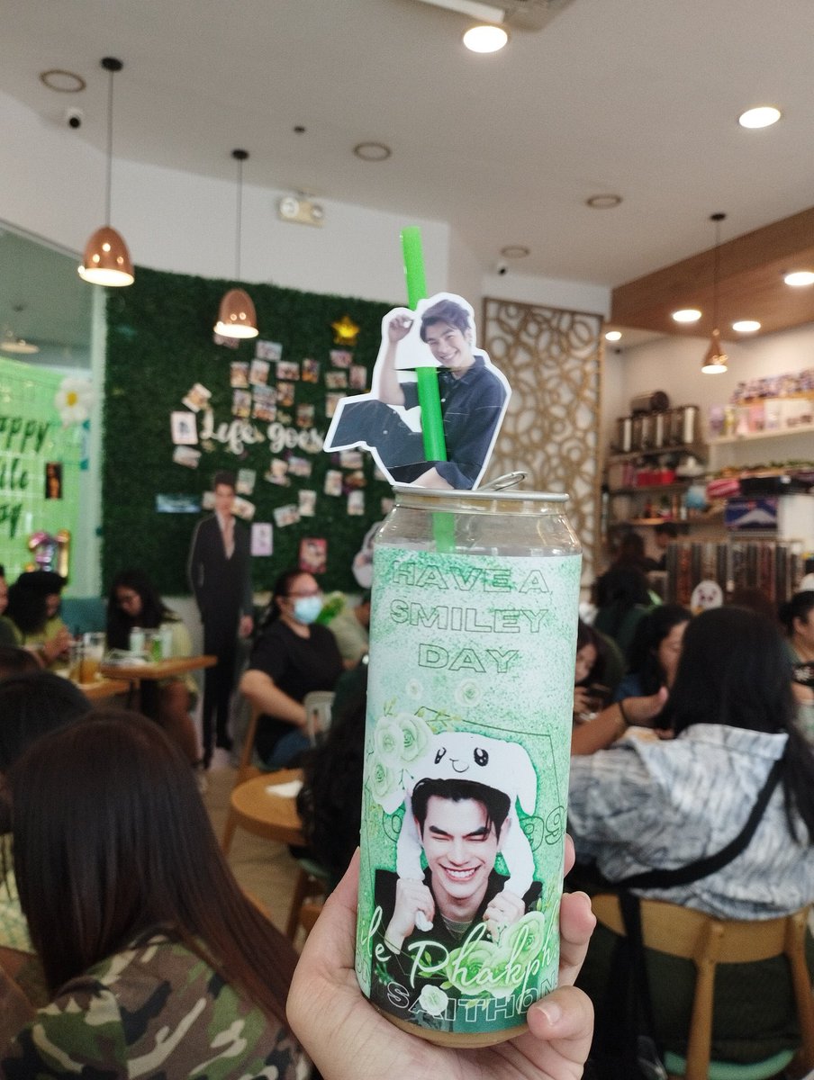 MileApoFamPh524's tweet photo. 💫𝐻𝒶𝓋𝑒 𝒶 𝓈𝑀𝐼𝐿𝐸𝓎 𝒟𝒶𝓎 💫 

a Cansleeve Event for Mile's Post Birthday Celebration (◠‿◠ღ)

#HaveAsMileyDay
#MilePhakphum 
#GreenyRose
@milephakphum

Thank you for the pic @z_cassiel https://t.co/t3aKml2mE7