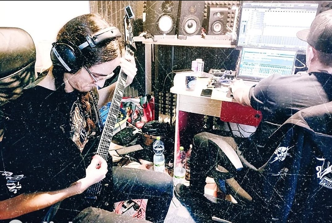 BrianBajak's tweet photo. Recording death metal band Minor this weekend! 🤘🤘 https://t.co/2watbmiGA8