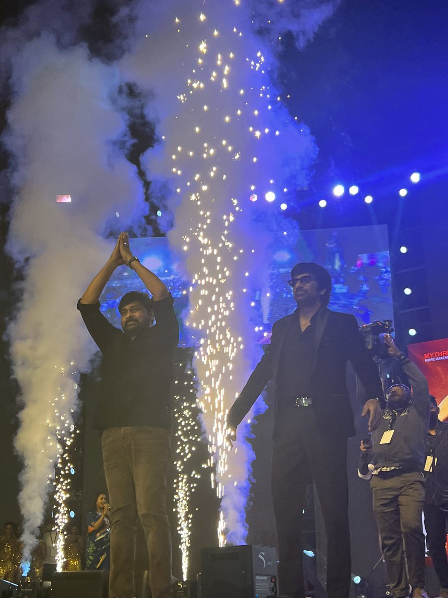 Srinivas22235's tweet photo. #MegaMassEvent
Mega 🌟 @KChiruTweets
Mass 🌟 @RaviTeja_offl
#WaltairVeerayyaOnJan13th #WaltairVeerayyaPreReleaseEvent https://t.co/grJ5knIeHD