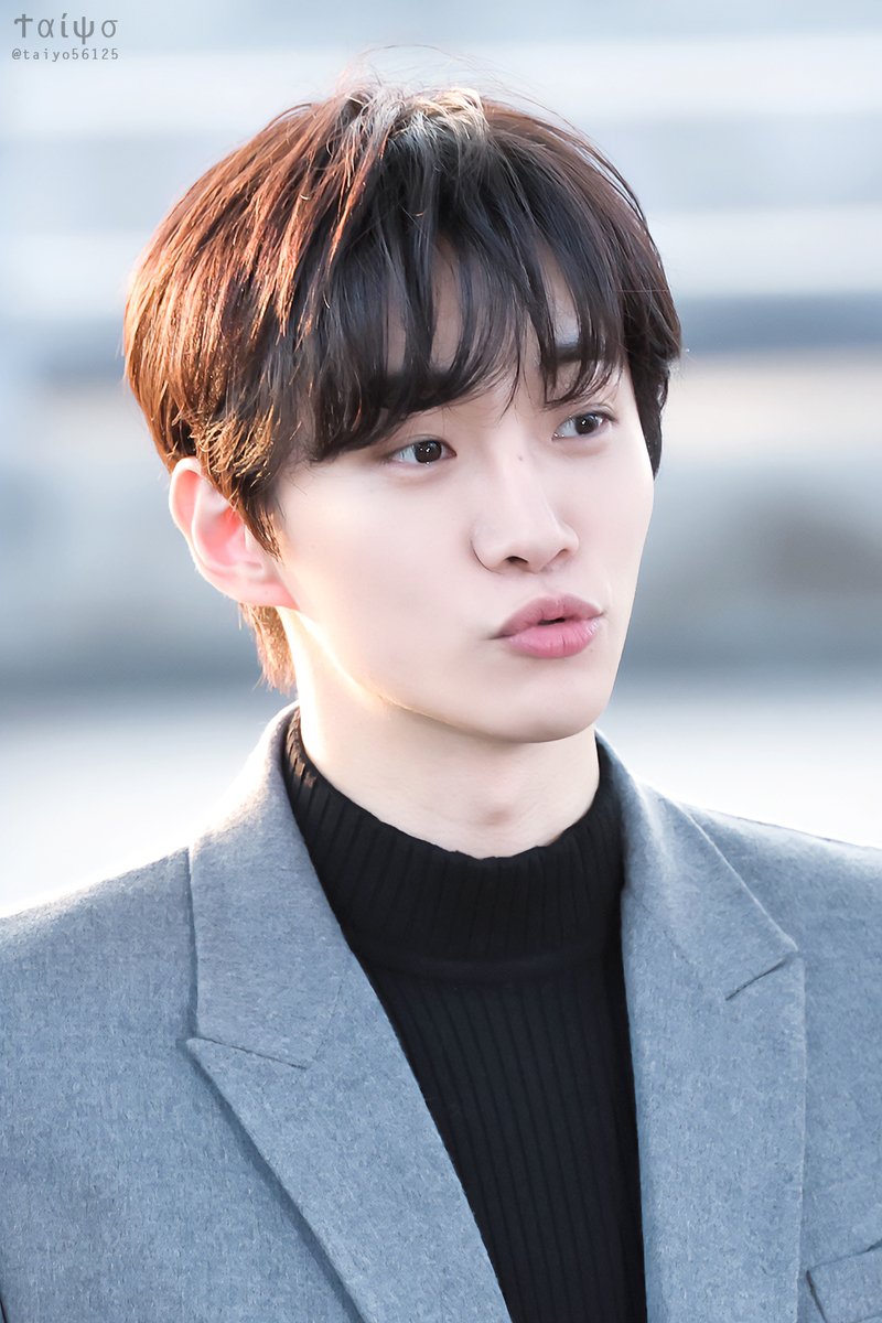 taiyo56125's tweet photo. 230106 골.든.디.스.크 출국 (✈️태국)
귀여운😗 
그리고 왠지 아련한.....💛
------------------------------
모음URL → https://t.co/TquazfO42A
#준호 #JUNHO #ジュノ #이준호 #LEEJUNHO #李俊昊 https://t.co/x1fdZd5R0M