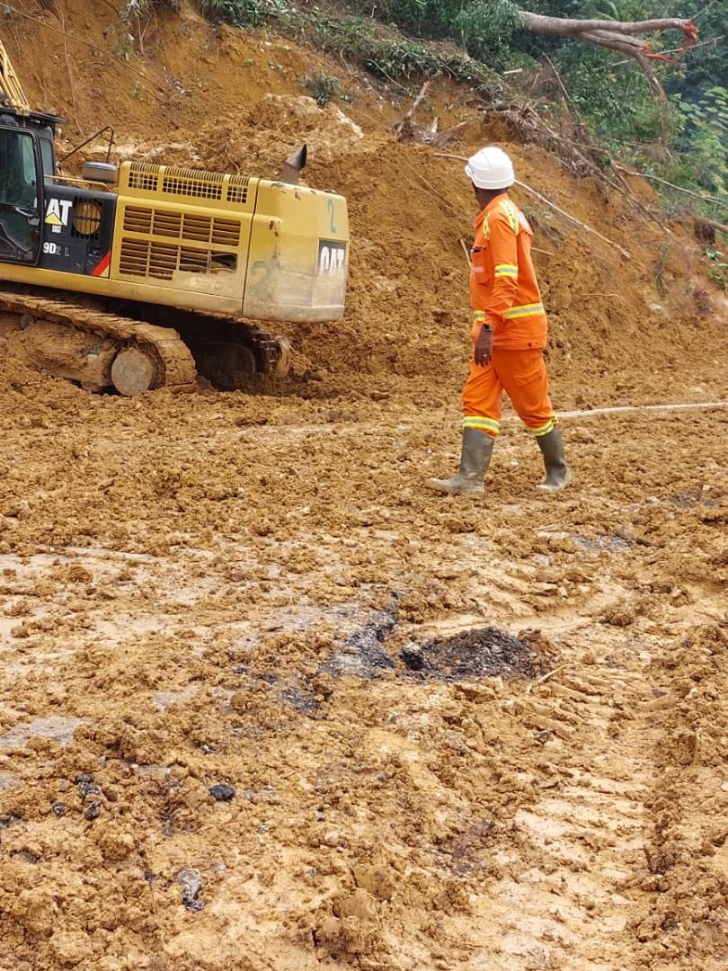 Maxewell's tweet photo. Nous Produisons Plus Que Du Manganèse! #Gabon #Moanda
#NousProduisonsPlusQueDuManganese #NousTransportonsPlusQueDuManganese #Comilog #RouteNationale #Setrag #Eramet https://t.co/36vWLs313F