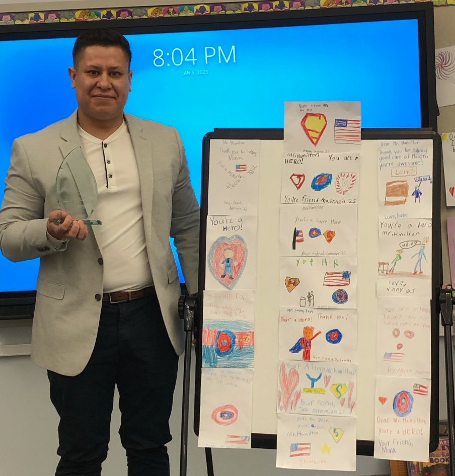 ROSELAND: HAMILTON GONZALEZ RECOGNIZED AS HERO AFTER SAVING CHILD FROM CHOKING

The image shows Gonzalez standing next to the many cards created for him by students calling him their Hero. 

(thread)

IMAGE: Noecker School
#RoselandNJ