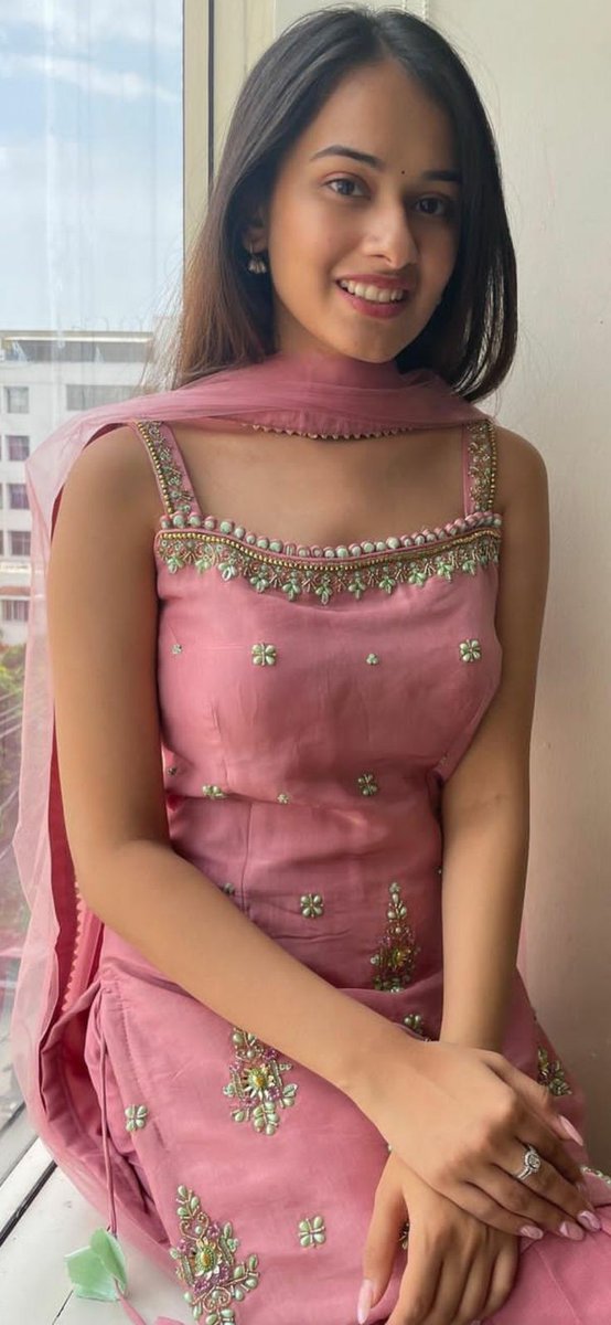ReetaVe19101097's tweet photo. 💞💖मोहब्बत क्या है 
समझो तो एहसास,
देखो तो रिश्ता, कहो तो लफ्ज़ 
चाहो तो ज़िन्दगी,
करो तो इबादत निभाओ तो वादा
और मिलो तो जन्नत ...💖💞 https://t.co/seUdLgx4qX