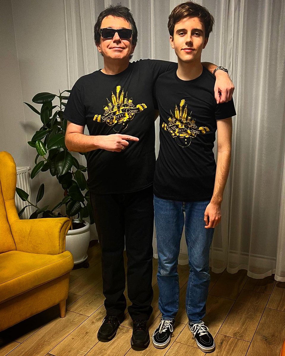 SteveConteNYC's tweet photo. People rockin’ their Conte shirts in 2023!!
https://t.co/szJH0jpWbL
🎶🎶
#merch #tshirt #nyc #steveconte #rocknroll #thecrazytruth #BronxCheer #newyorkdolls #michaelmonroe #willydeville #robertgordon #wickedcol #records #artist #undergroundgarage #littlesteven #stevenvanzandt https://t.co/ef4vAEv7JR