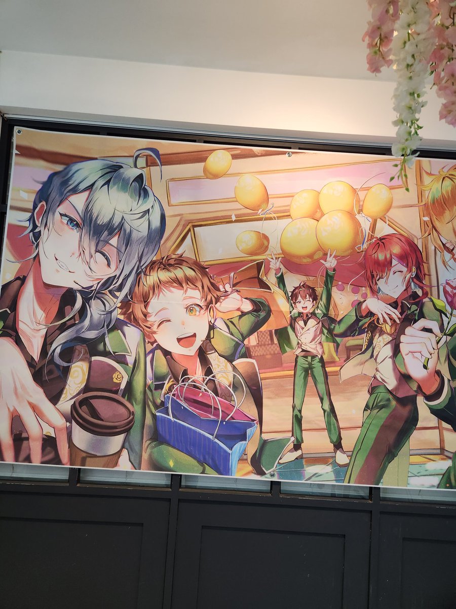 #함께할_우리들의_플랜_AtoZ 
#쇼윈도에_비친_두사람의_날

양일(?) 다녀왔습니다!
카페 안도 너무너무 이쁘고 스텝분들도 엄청 친절했요! 진짜 실장해주셔서 너무 좋았어요😭