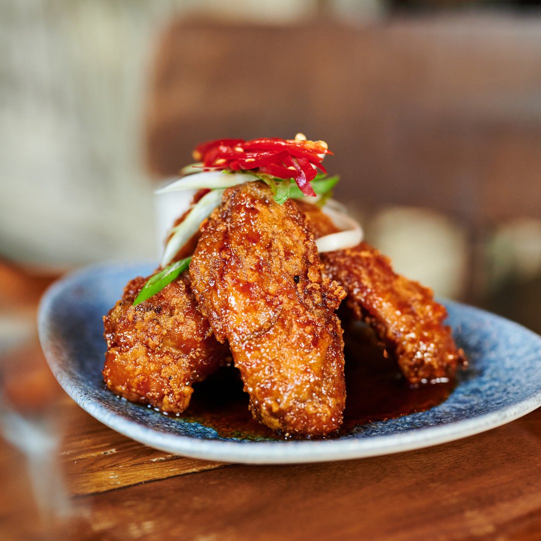 CantoMcr's tweet photo. ๐ถ๏ธ BEST EVER CHICKEN WINGS ๐ถ๏ธ
No, really... they are the best chicken wings ever!!
Get booked in to try them for yourself (we know you'll love them as much as we do)
#canto #ancoats #chickenwings #wings #manchester #ilovemcr #cantomcr #visitmanchester #mcrfoodie #mcrbars https://t.co/801l3rpsiG