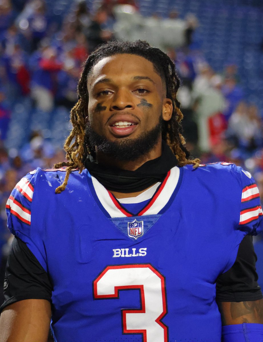 Damar Hamlin's four-year, $3.64M contract with the Bills contains terms that mean he'd be paid less if he is on Injured Reserve

Hamlin was placed in IR this week, but the Bills worked out an agreement with the NFL and NFLPA to pay him fully 🙌

(via <a href="/RapSheet/">Ian Rapoport</a>)