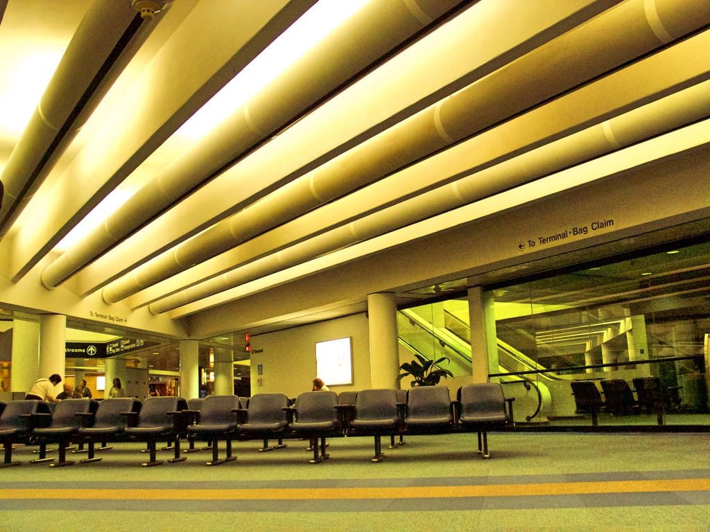 GU_Music's tweet photo. Terminal ✈️

LAX waiting lounge. 
📸 by @DeanBelcher1 for #GU019 with @DJJohnDigweed https://t.co/w5PRu7RjVD