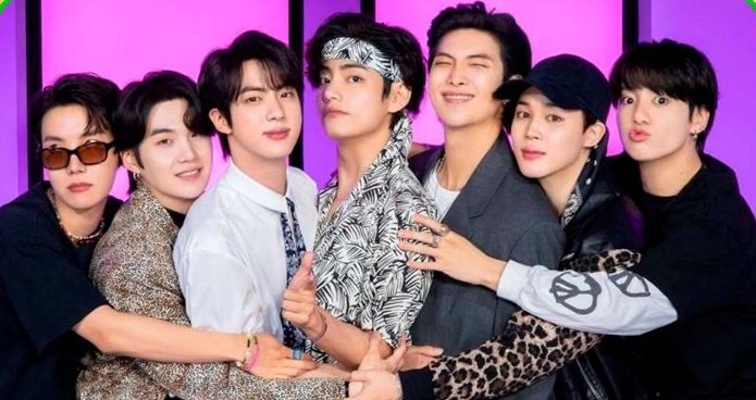 pakbtsofficial's tweet photo. We love you BTS 💜🇵🇰🇰🇷 congratulations for your Awards 🎊
We always support you 😃
We always with you 💜🫂
#king_bts 
#to_bts #for_bts
#pak_bts_official https://t.co/LhXkUNDE4C